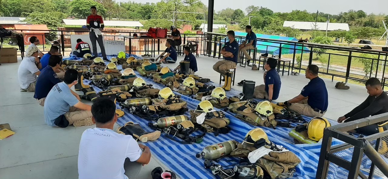 บริการ เช่า ชุดดับเพลิง และ S.C.B.A. พร้อมอุปกรณ์ความปลอดภัยทุกชนิด